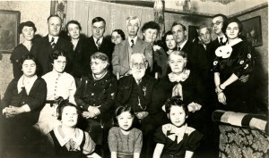 NETHERWOOD FAMILY First row (left to right): June Richards, Betty Gillette, Grace Richards. Seated (left to right): Marie Keenan, Michelle Netherwood, Eva Gillette, C.W. Netherwood, and Bertha Keenan. Standing (left to right): Rose Olson, Owen Richards, Marie Richards, Perry Netherwood, Emma Netherwood, Harry Netherwood, Merl Netherwood, Doris Gillette, Billy Keenan, Will Gillette, Ken Gillette, and Martha Netherwood.