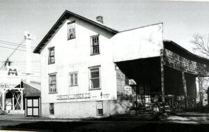 black and white photo of Oregon Lumber Co with Mounds in the background
